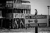 Se Prohibe Nadar Black and White Horizontal Se Prohibe Nadar black and white